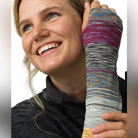 Prana Zandra Funnel Neck Crop Long Sleeve Top, Size XS, Excellent Condition - Picture 3 of 8